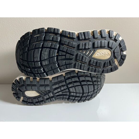 Brooks black/magenta Addiction GTS 15. Size 7.5(W) - Picture 7 of 8